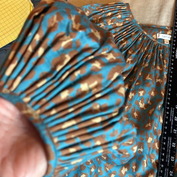 Tyler Boe Teal Leopard Print Smocked Peasant Top Brown Flower Buttons Sz M - Picture 7 of 12